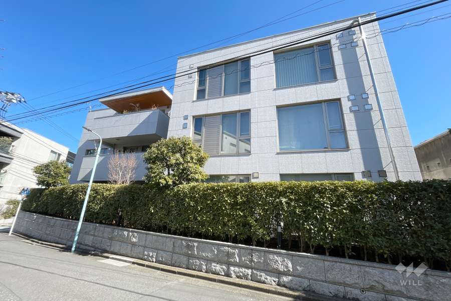 グランドヒルズ代々木上原の外観（西側から）