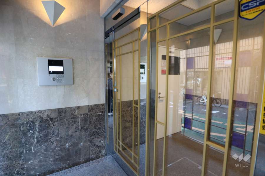 エントランスはオートロック付きです。