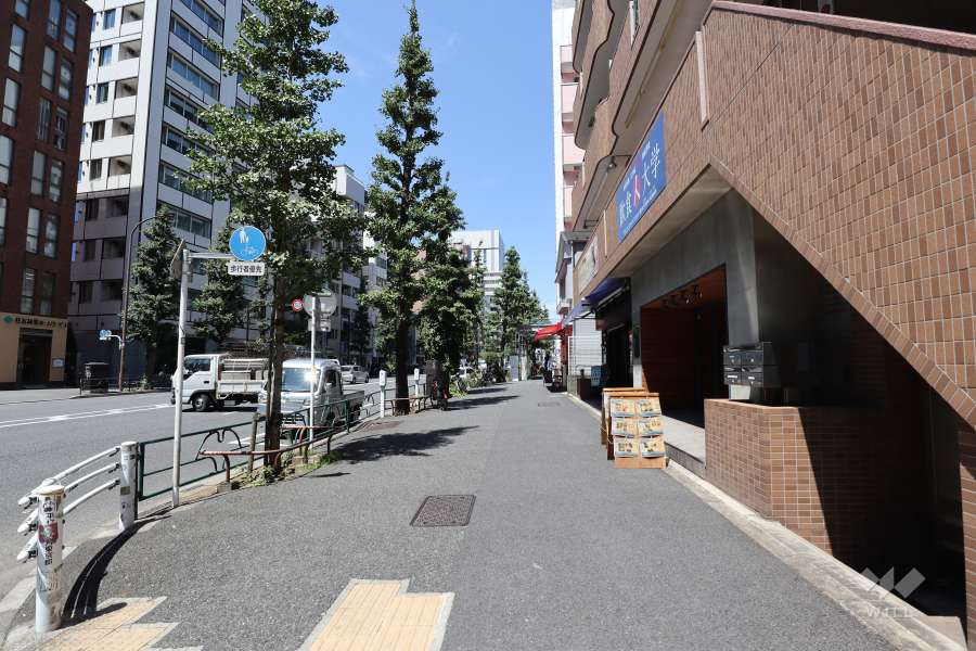 敷地南側の前面道路