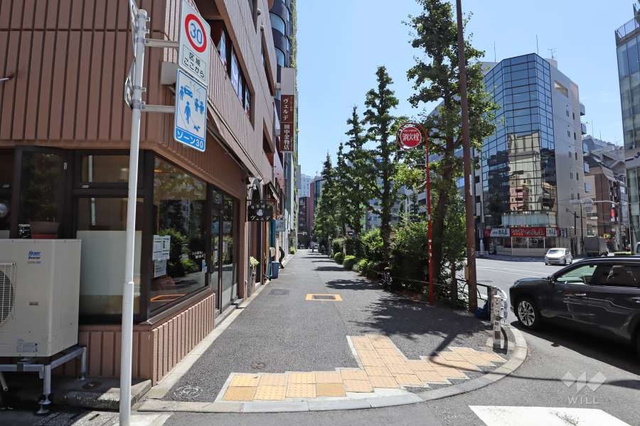 敷地南東側の前面道路