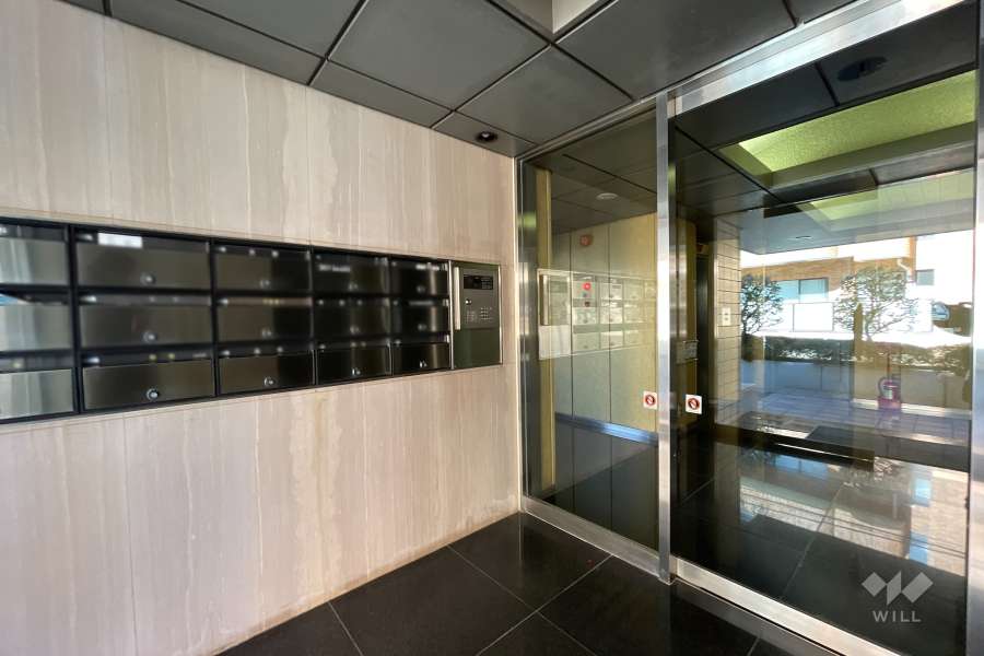 エントランスはオートロック付きです。