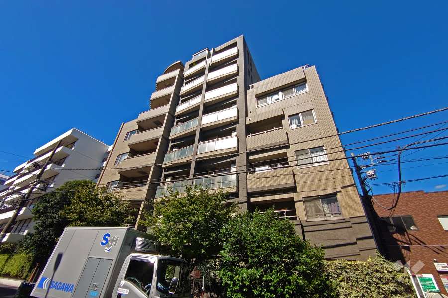 ザパームス代々木上原ヴェールテラスの外観（南東側から）