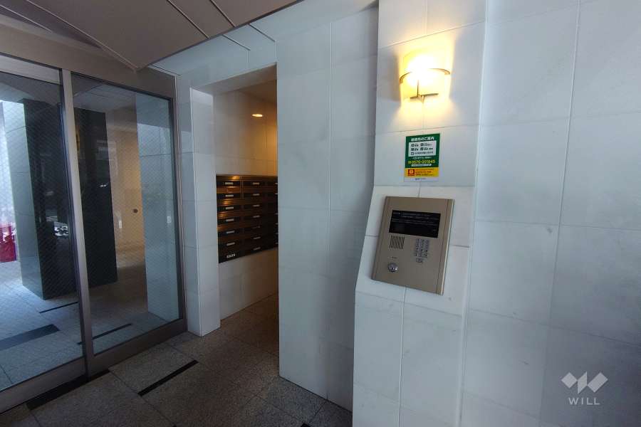 エントランスはオートロック付きです。