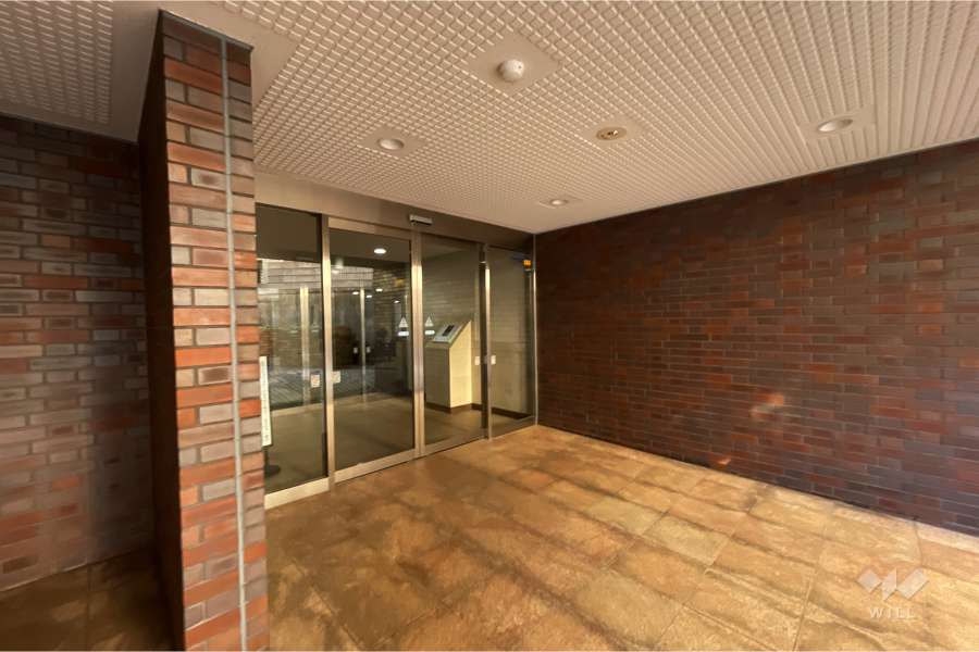 エントランスはオートロック付きです。