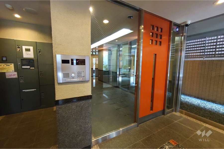 エントランスはオートロック付きです。