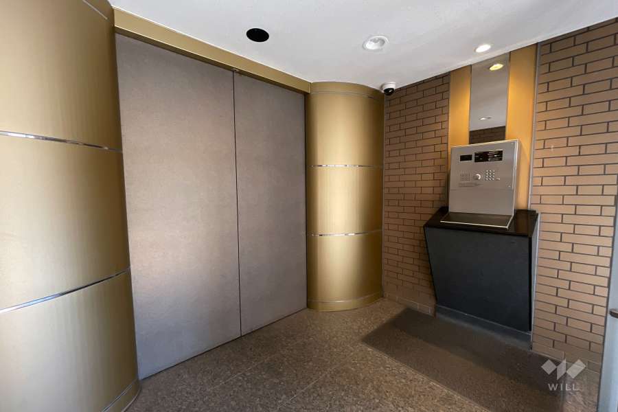 エントランス内はオートロックです。