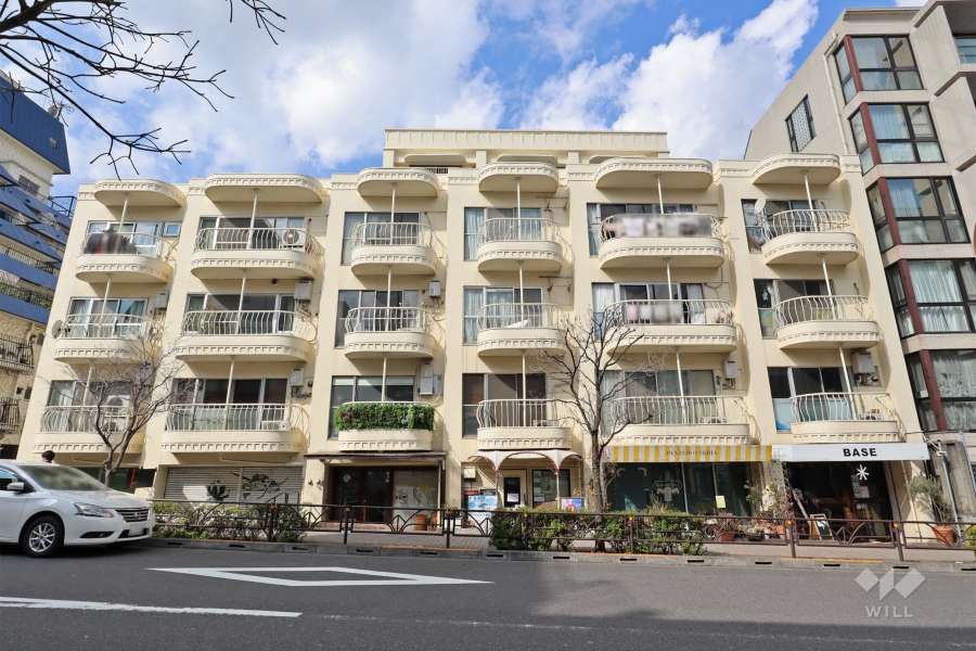 シャンボール松濤の外観（南側から）