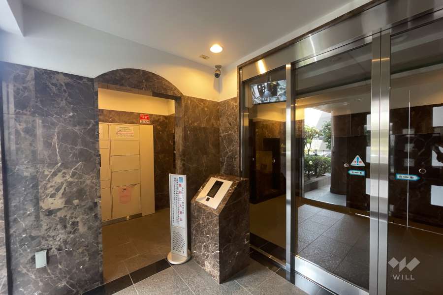 エントランスはオートロック付きです。