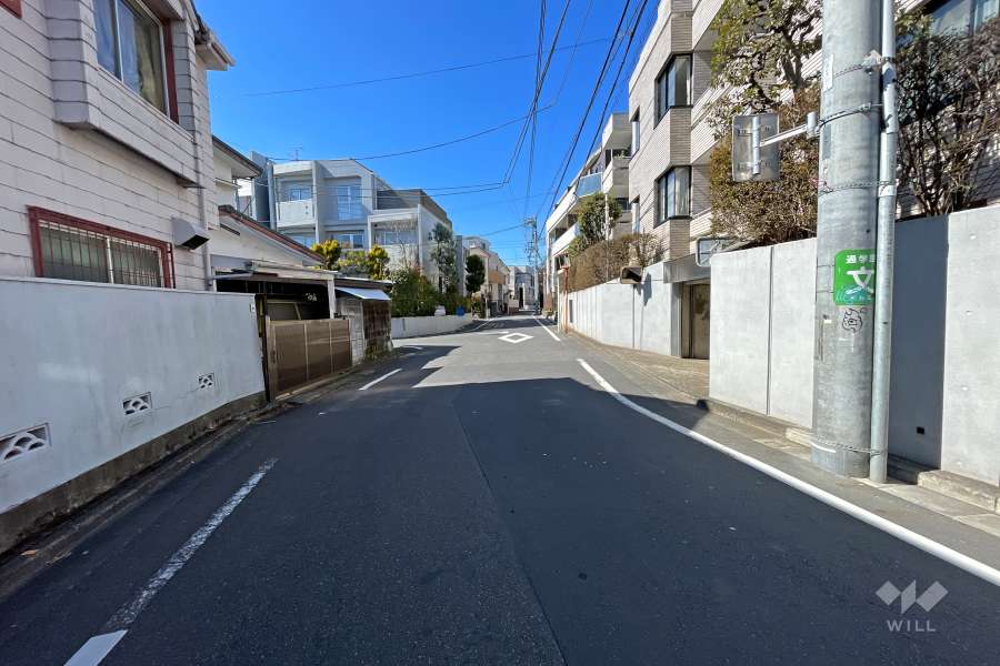 敷地南側の前面道路