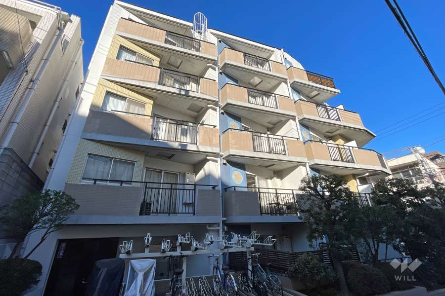 トゥールロワイヤルエルモア代々木上原の外観（東側から）