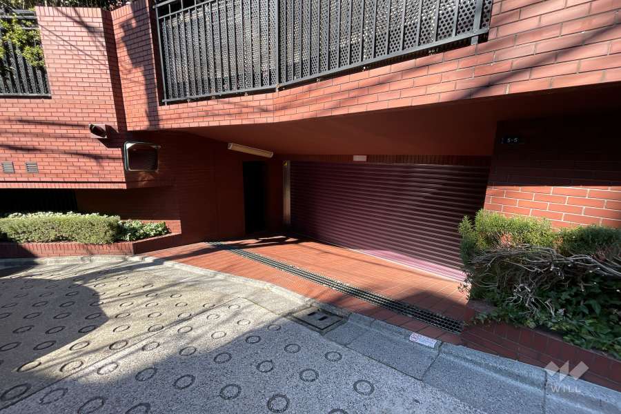 駐車場出入り口