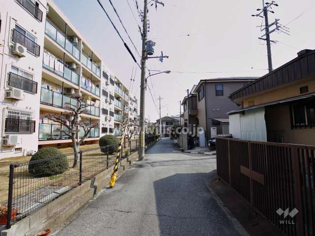 敷地南側の前面道路