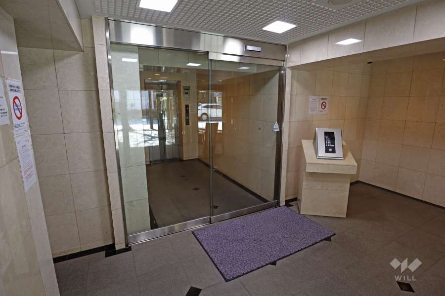 エントランスはオートロック付きです。