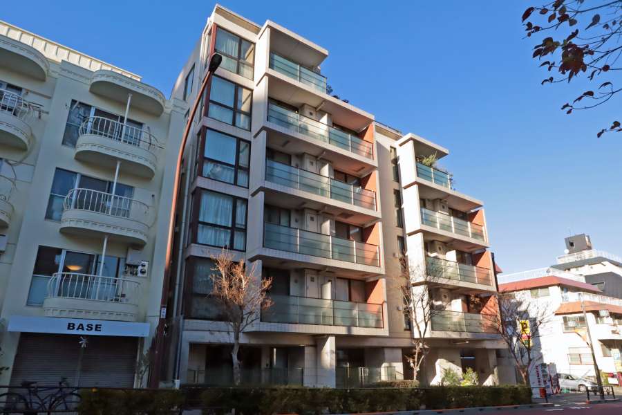 フィールｉ松濤の外観(南側から)