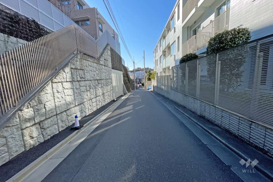 敷地東側の前面道路