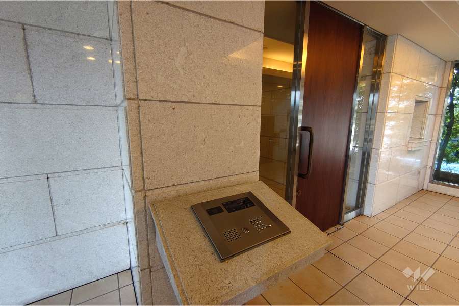 エントランスはオートロック付きです。