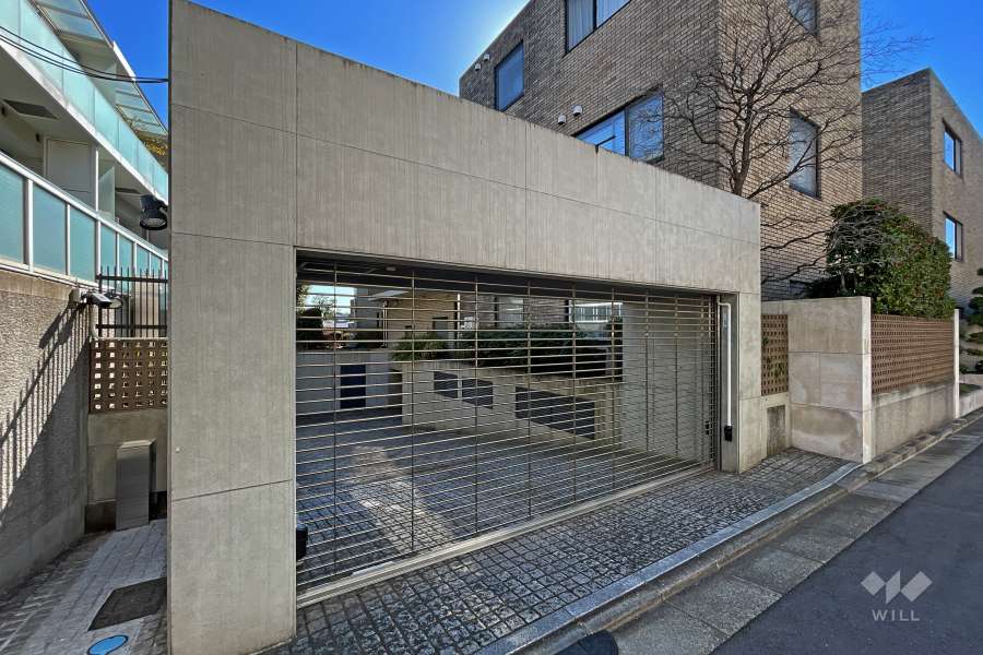 駐車場の出入り口