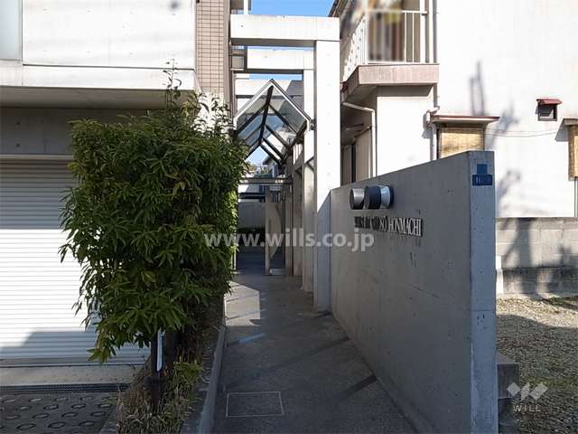 敷地内駐車場（シャッター付き）