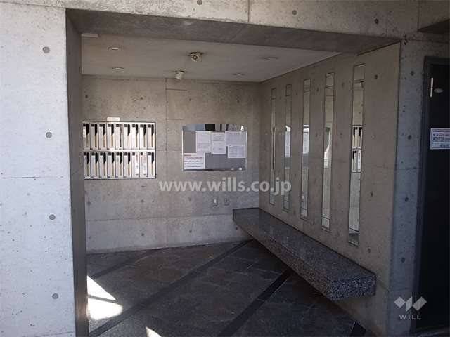 周辺は区画の整った静かな住宅地です。