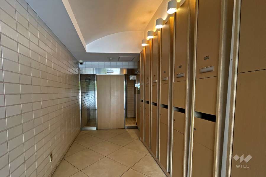 エントランスと共用ポスト