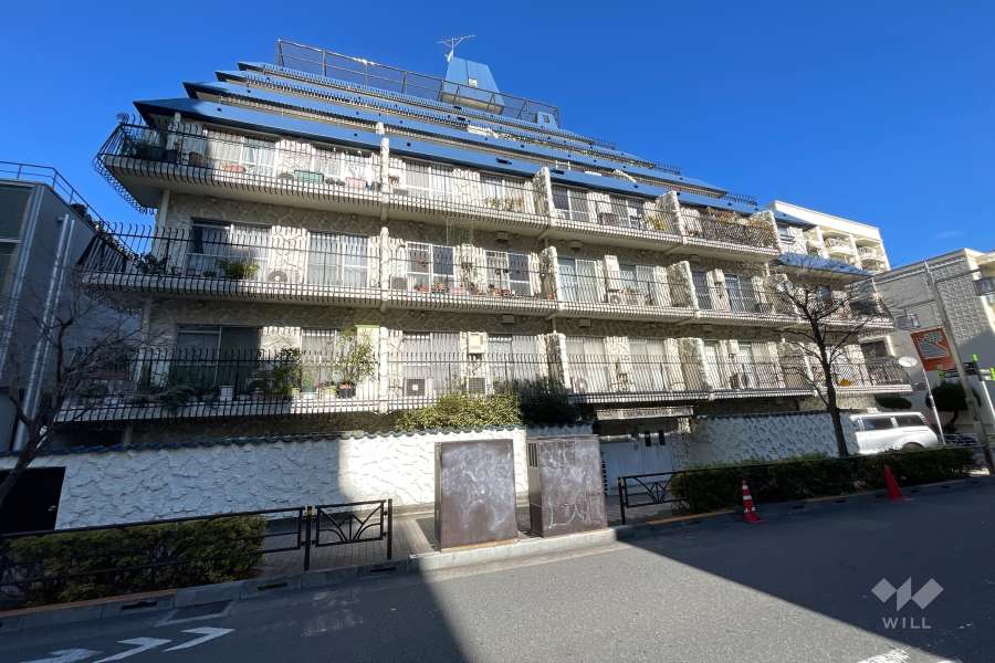 秀和松濤レジデンスの外観(南西側から)