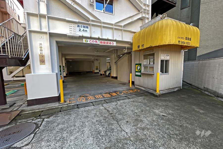 駐車場の出入り口