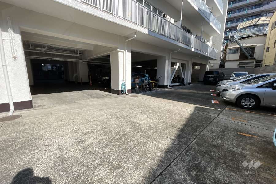 敷地内駐車場（屋外平面式と屋内平面式）