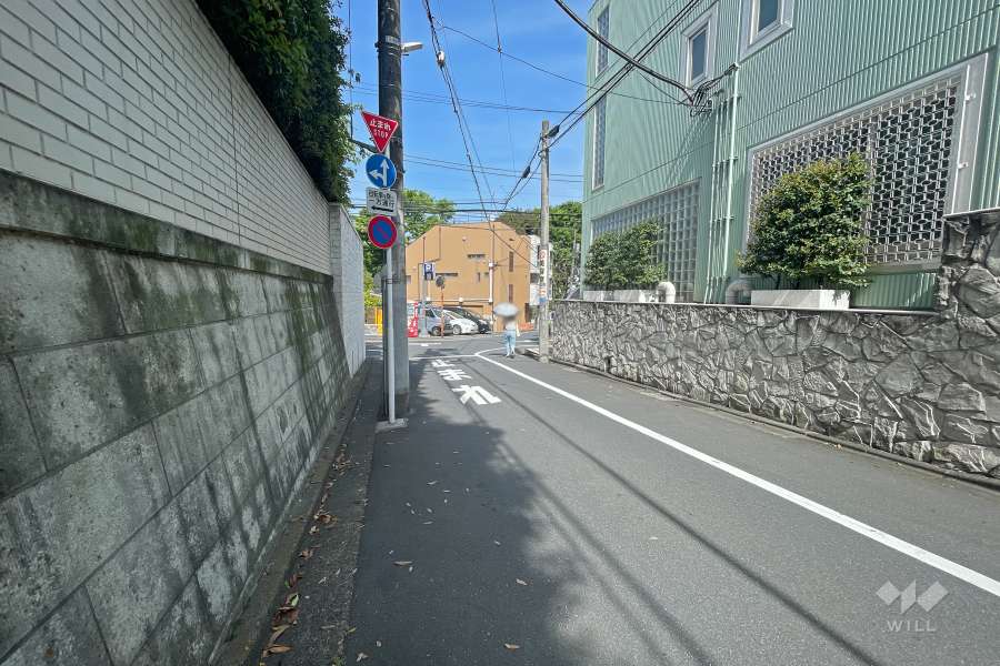 敷地北西側の前面道路
