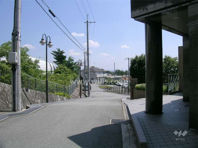 エントランス前の前面道路