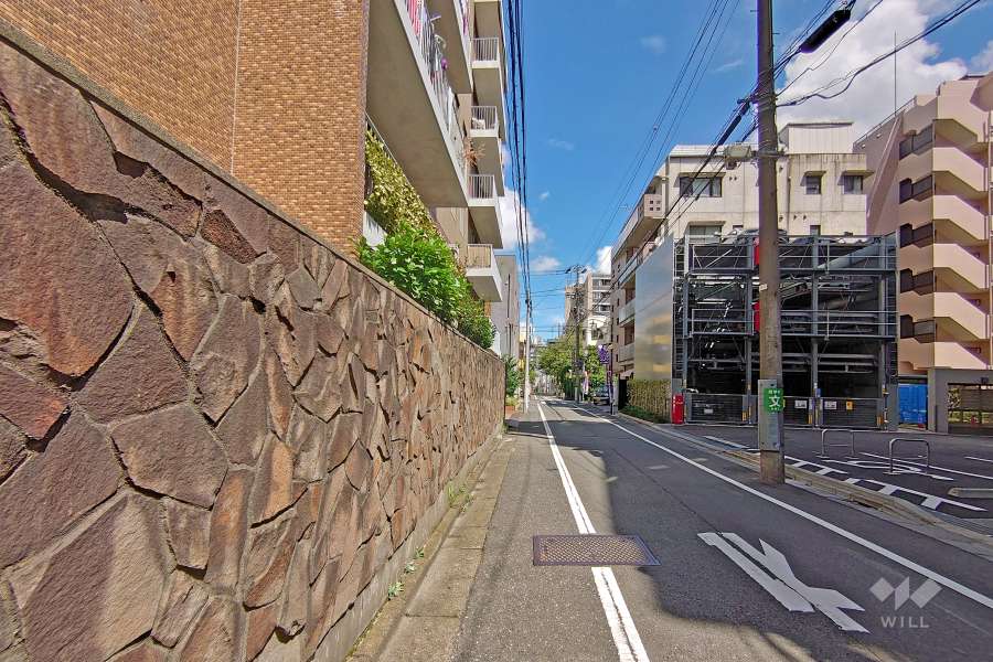 敷地東側の前面道路