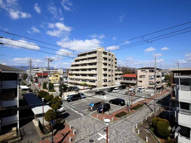 ドムール塚口南の遠景。周辺は区画の整った静かな住宅地です。