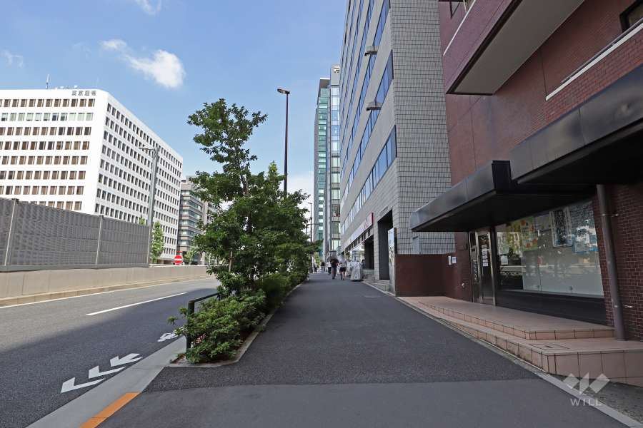 敷地北側の前面道路