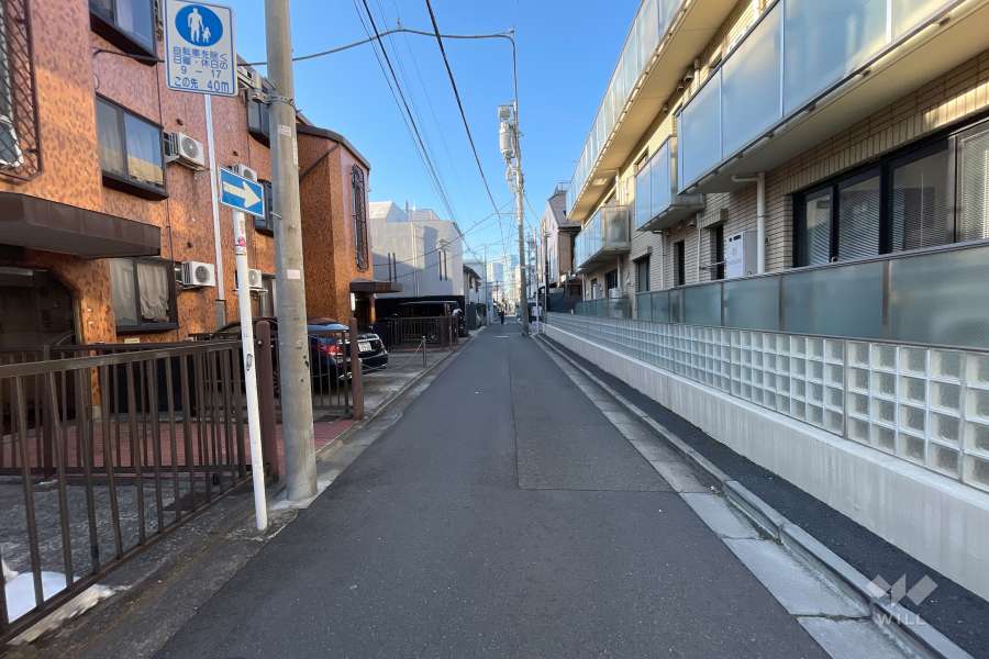 敷地東側の前面道路