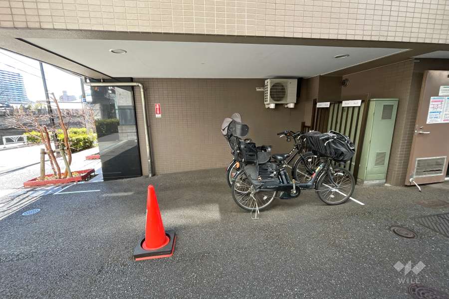 屋内に設けられた駐輪場