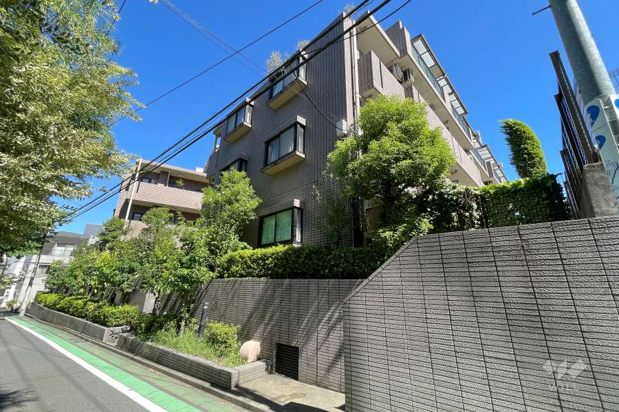 クレアホームズ神宮前の外観（南西側から）
