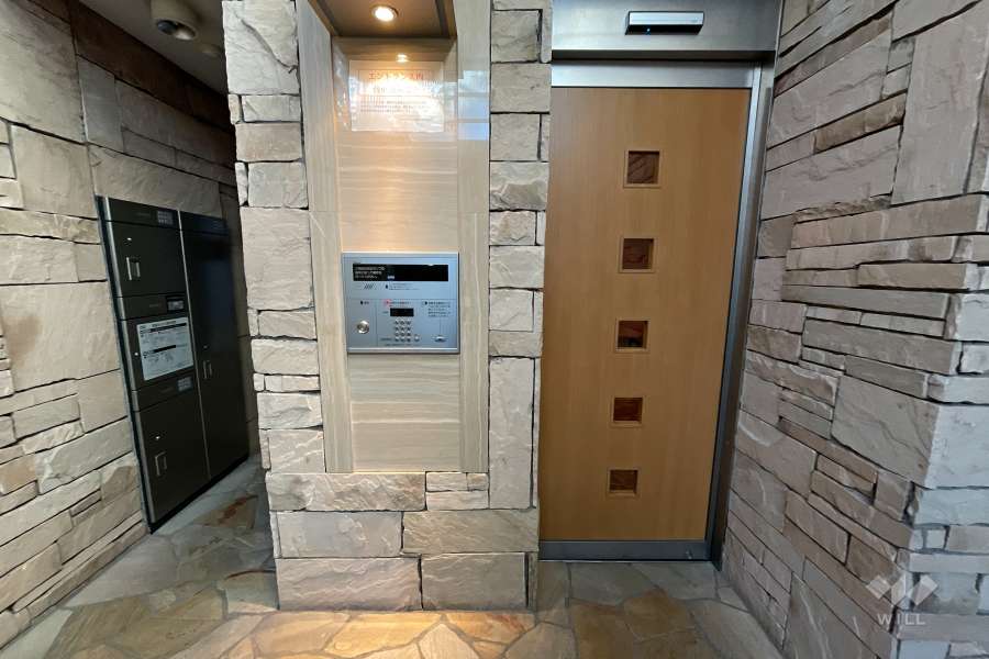 エントランスはオートロック付きです。