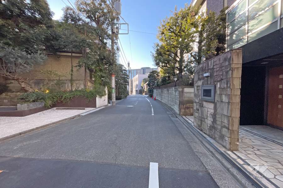 敷地東側の前面道路