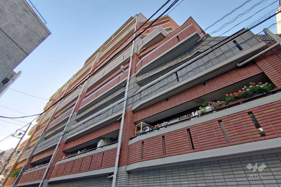 ジェイパーク神宮前の外観（東側から）