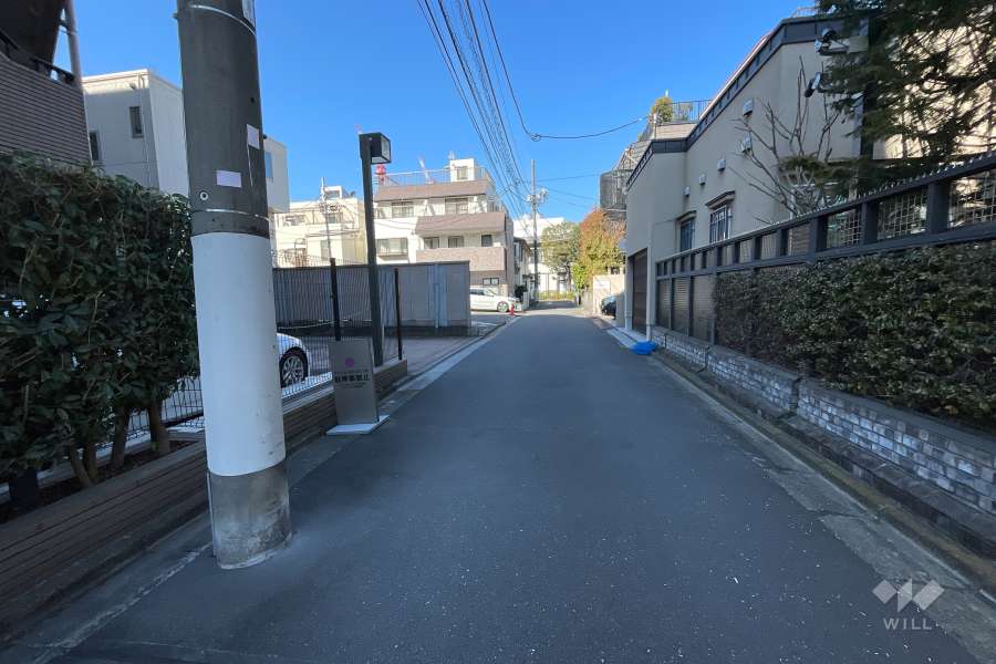 敷地北西側の前面道路