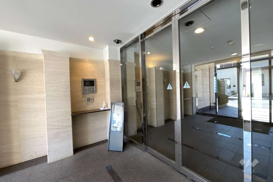 エントランスはオートロック付きです。