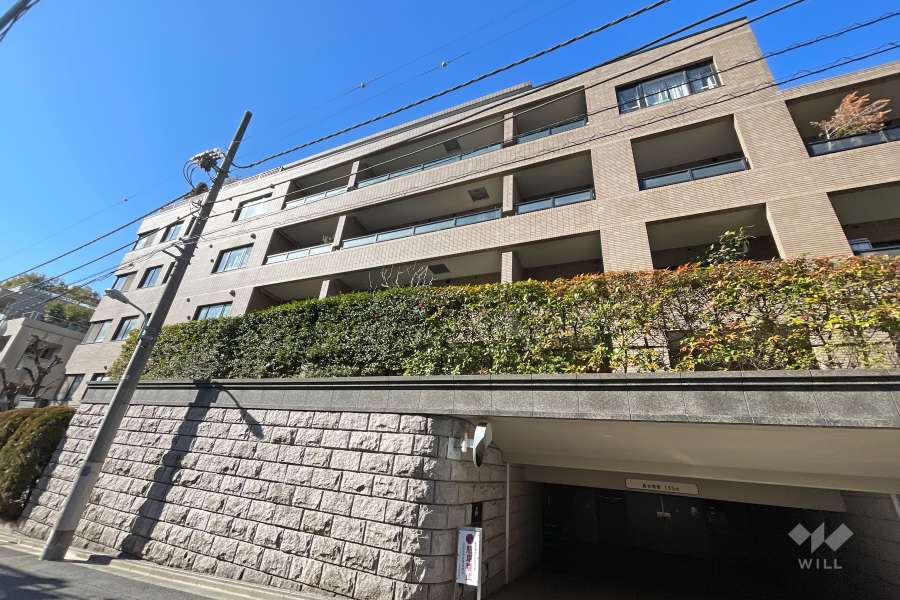 ディアナガーデン神宮前の外観(東側から）