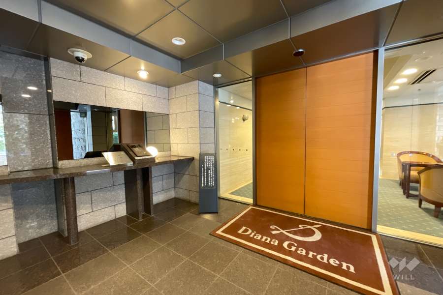 エントランスはオートロック付きです。