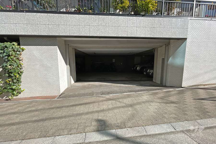 駐車場出入り口