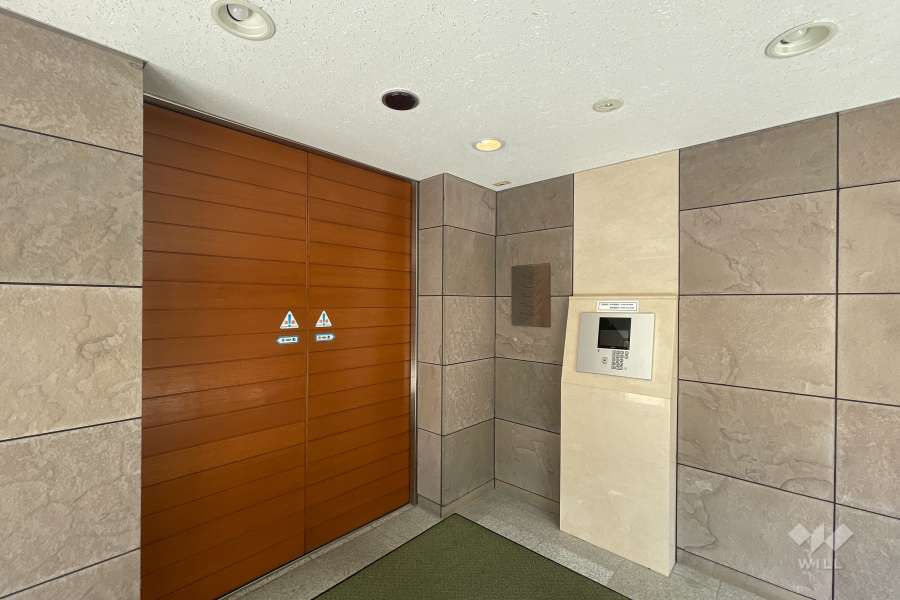 エントランスはオートロック付きです