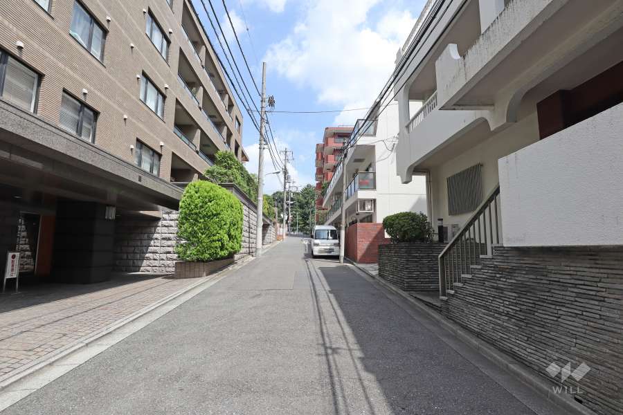 敷地北西側の前面道路