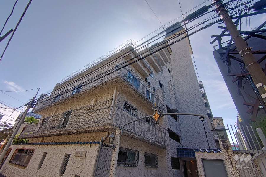 秀和高樹町レジデンスの外観（北側から）