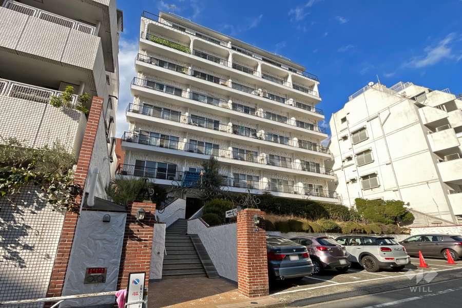 秀和神宮レジデンスの外観（南西側から）