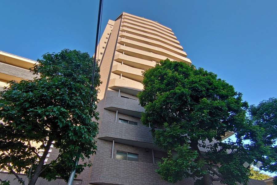 秀和青山神宮前レジデンスの外観（北西側から）