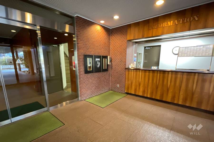 エントランスはオートロック付きです。