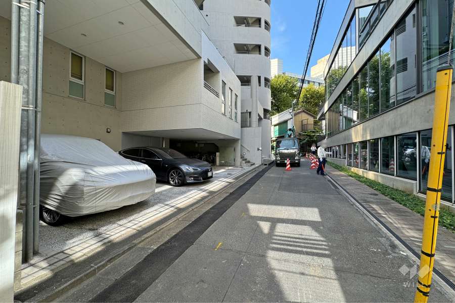 敷地北側の前面道路